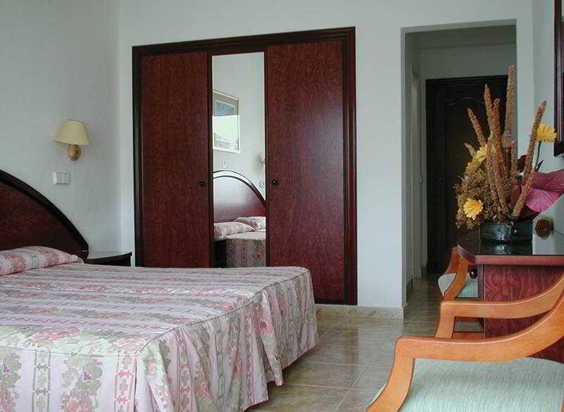 Hostal Xuroy Cala Alcaufar Exterior foto